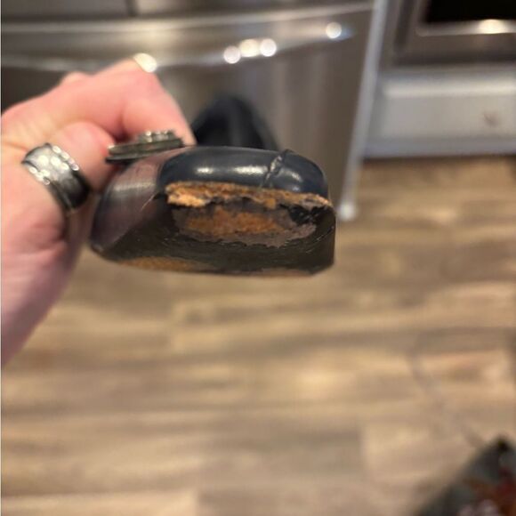 Salvatore Ferragamo Vintage Italian Leather Pumps Size 8.5 Navy Blue Silver Logo - Picture 7 of 9